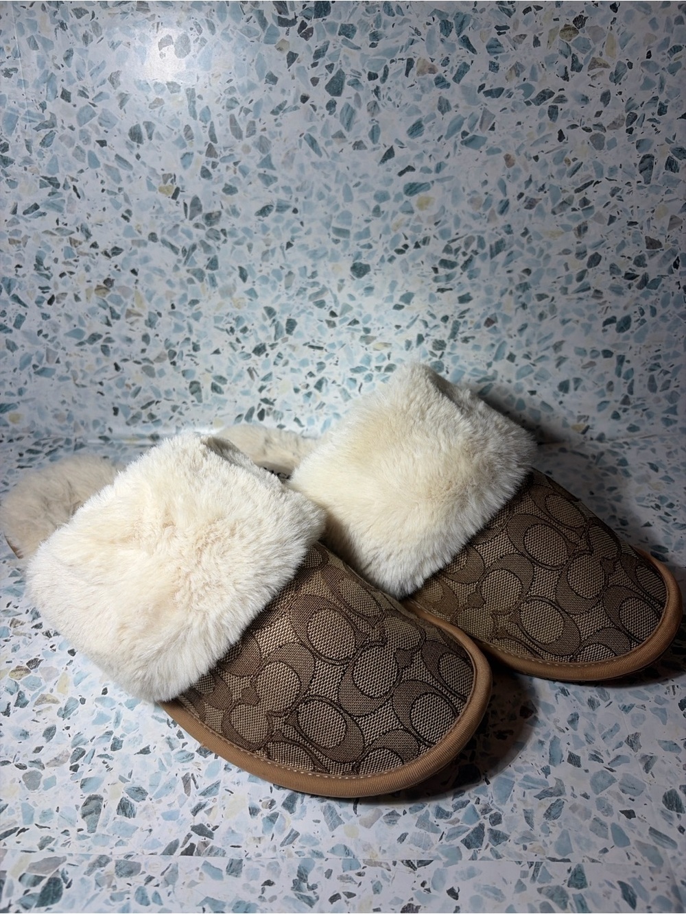 Coach Signature Faux Fur Scuff Slippers Khaki Chalk US 9B Women - Picture 2 of 7